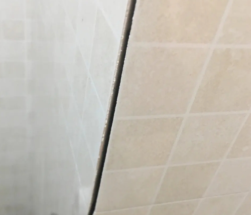 高平瓷砖空鼓维修公司分享阳台瓷砖脱落的修复过程可以分为以下几个步骤