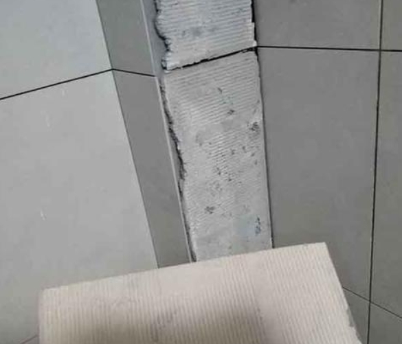 高平瓷砖空鼓维修公司分享下厨房瓷砖脱落的补救措施。